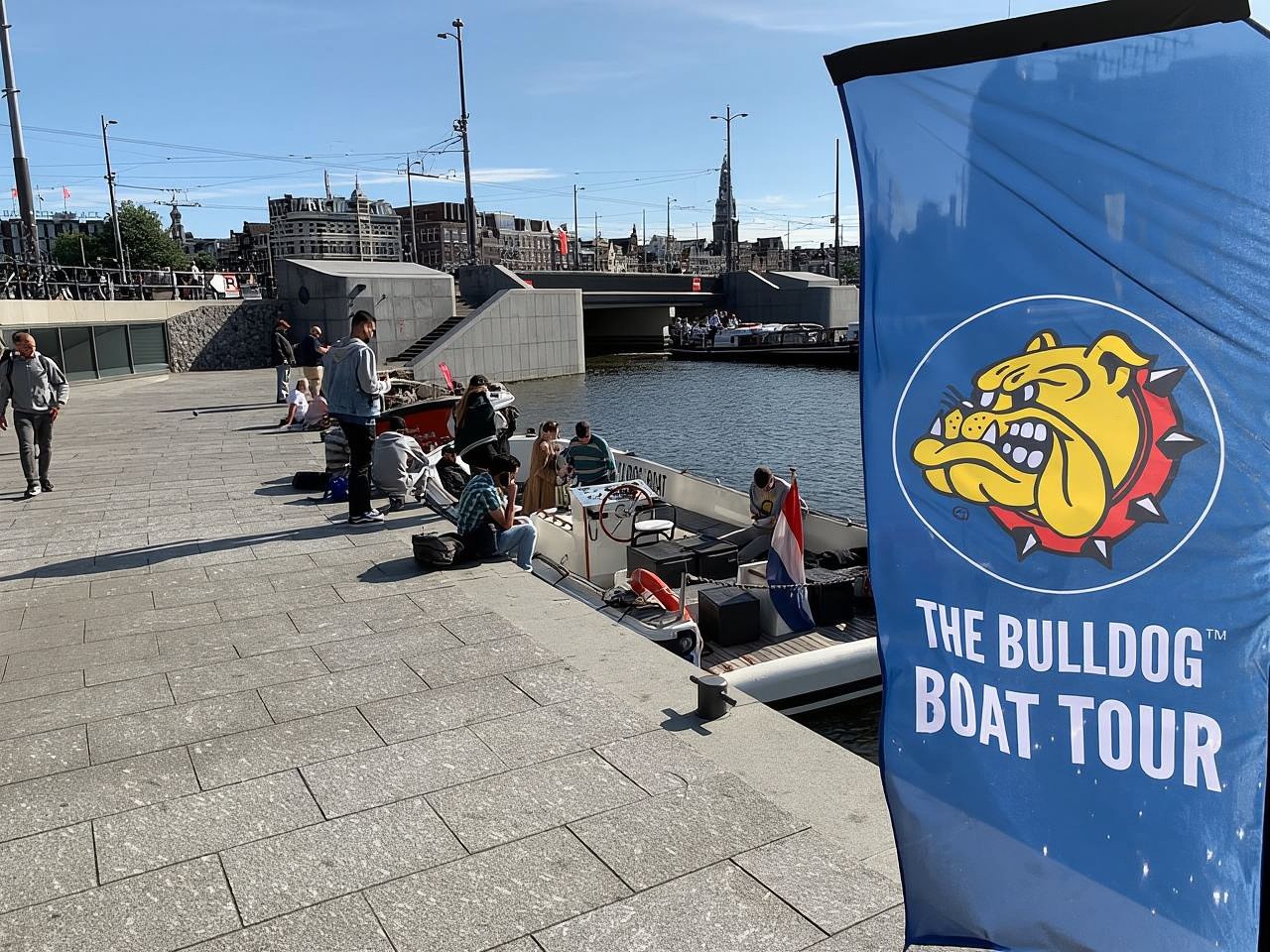 Amsterdam: The Bulldog Boat Smoke-Friendly Cruise & 2 Drinks