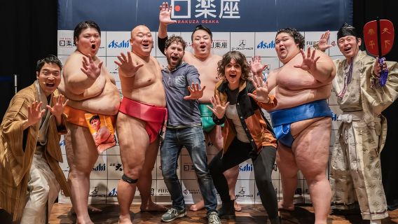 Osaka: Spettacolo di Sumo con Bento, Combattimento + Servizio Fotografico