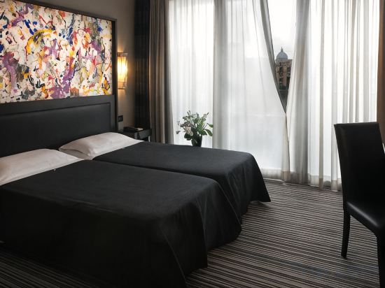 Twentyone Hotel Room Type - Twin Room