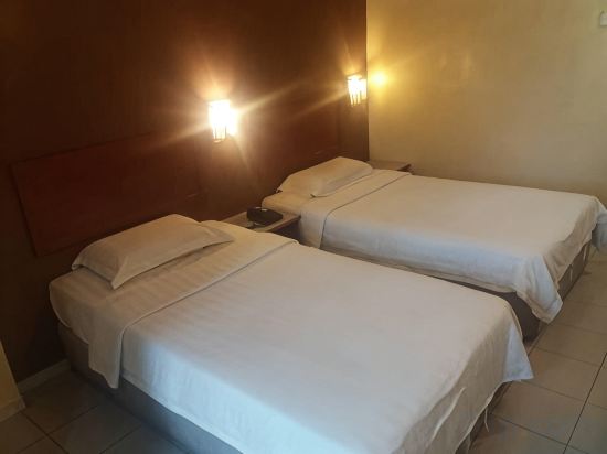 Super OYO 447 Comfort Hotel Meru - Tap to explore photos
