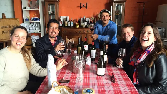 Amanti del Vino - Godetevi una Divertente Degustazione con un Leggero Pranzo!