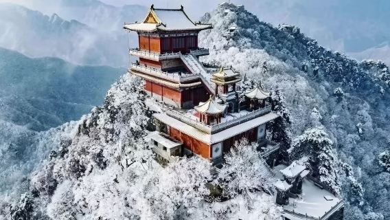 ทัวร์กลุ่มภาษาจีนหนึ่งวันไปยังเขตทิวทัศน์หนานอู่ไท่ ภูเขาจงหนาน ซีอาน: เพลิดเพลินไปกับความงามอันเป็นเอกลักษณ์ของยอดเขาทั้งห้า และสัมผัสวัฒนธรรมพุทธศาสนาที่มีอายุยาวนานนับพันปี