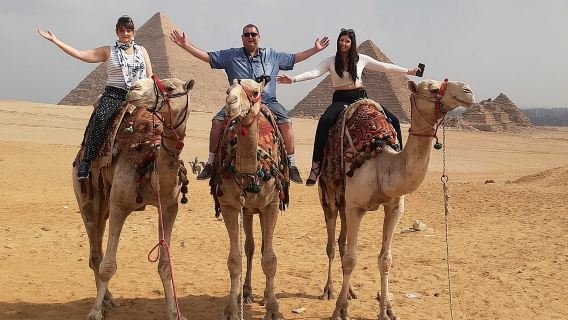 8-Hour Private Guided Tour to Giza Pyramids Memphis and Saqqara from Cairo