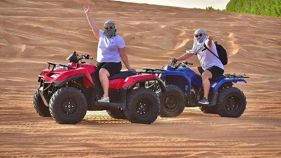 Safari por el desierto de Dubái: Quad, sandboard, paseo en camello y barbacoa