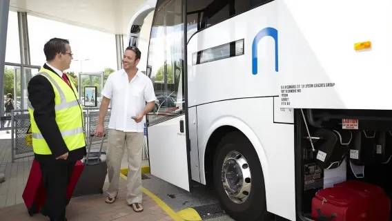 Navette en bus depuis l'aéroport de Londres : billet Aller simple en bus entre l'Aéroport Stansted et la gare de Liverpool Street à Londres.