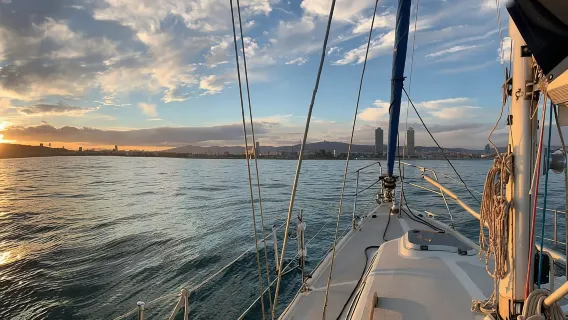 Barcelona: Chuyến du thuyền 2 giờ + đồ uống