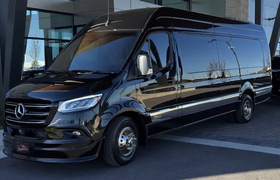 機場接送至納許維爾市中心（最多可容納 14 位旅客）