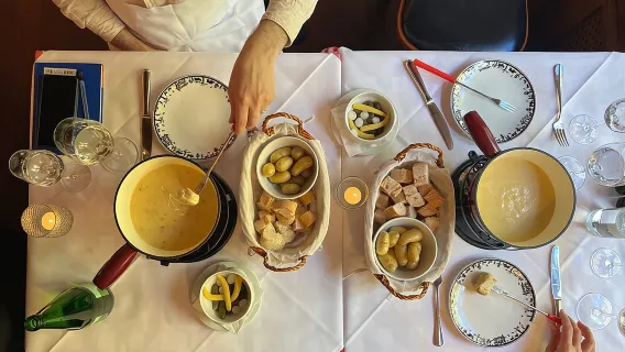 Zürich Food Tour met 10 Lokale Delicatessen, Kazen & Chocolades