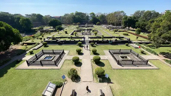 Pune Walking Tour with a Punekar