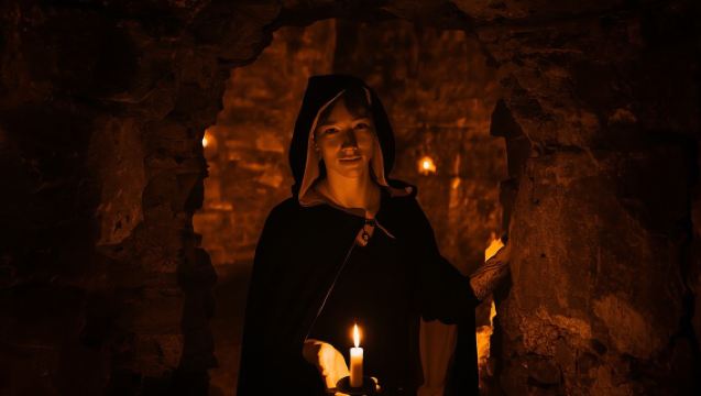 Tour de fantasmas en grupo reducido por las bóvedas subterráneas y el cementerio de Edimburgo