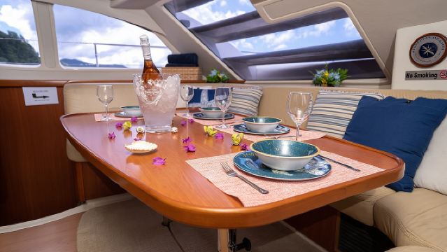 เรือสำราญแคทามารันหรูส่วนตัวในเซนต์ลูเซีย