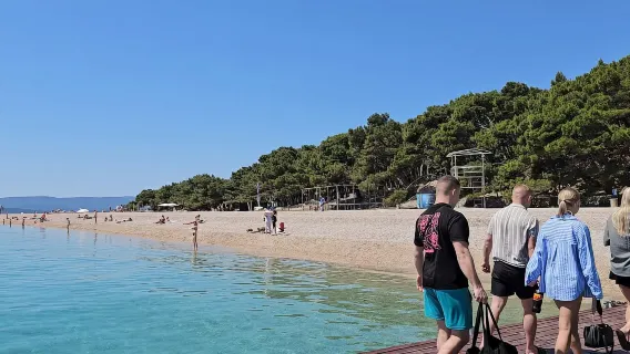 Makarska: 3-Inseln Speedboot-Tour mit Goldenem Horn und Blauer Lagune