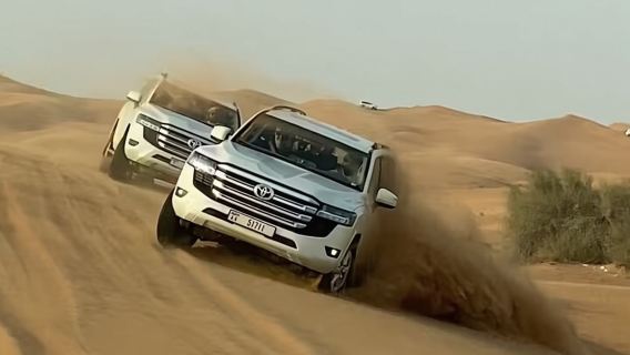 Safari serale VIP al tramonto a Dubai: giro in cammello, spettacoli e cena barbecue