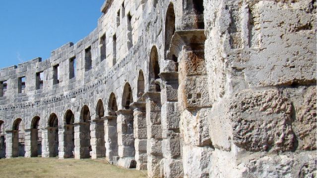From Barcelona: The Ferreres Aqueduct + Cathedral + Mediterranean Balcony + Amphitheater