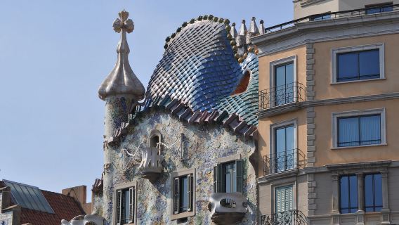 Barcelona: Discover Gaudi Architectural Guided Tour
