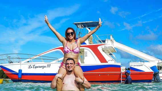 Лучший прогулочный катер только для взрослых с открытым баром.