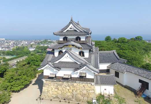 Luxury Day Trip: Hikone Castle, Ohnohama Walk, Maibara & Kurokabe Plaza