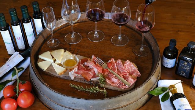 Private Tuscan meal with Wine and EVO oil tasting