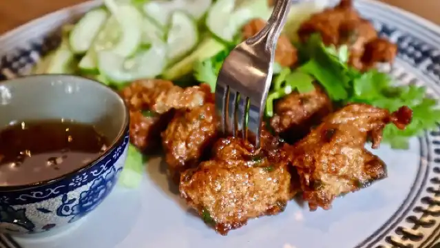 曼谷美食之旅，唐人街和南區十餘種美食品嚐。