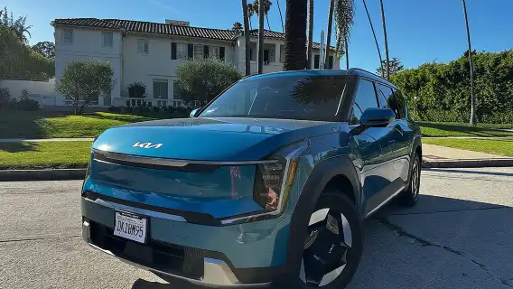 Private Tour of Los Angeles in a SUV with Experienced Guide