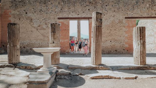 Privatgruppe durch Pompeii mit einem Archäologen als Guide