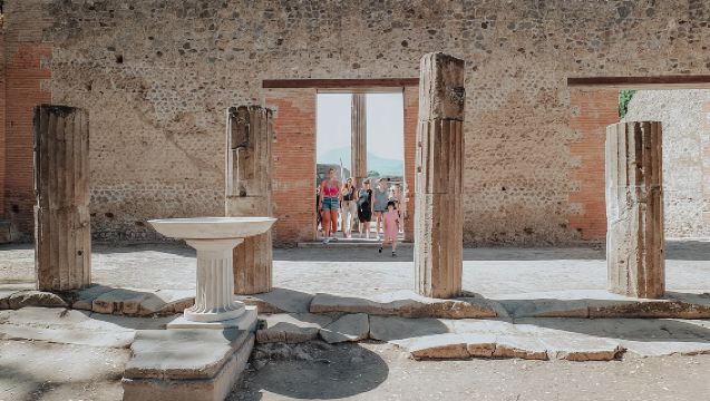 Privatgruppe durch Pompeii mit einem Archäologen als Guide
