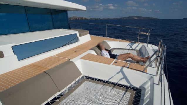 【大連遊艇】大連東港68英尺雙體運動遊艇包船出海+水果飲料+遊艇自駕體驗+海鷗投餵+遊艇滑梯泳池+魔毯+槳板