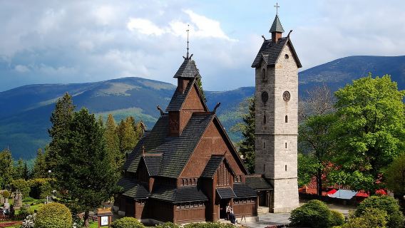 Wroclaw: Giant Mountains & Valley of Palaces Day Tour
