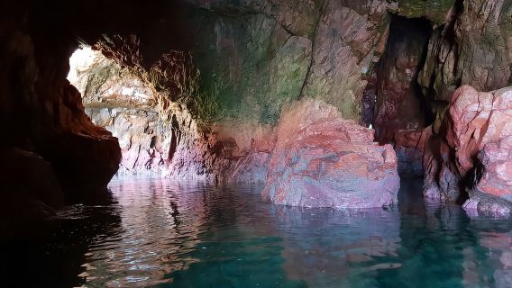 Peniche: Excursión a las Berlengas y visita a la cueva en barco con fondo de cristal