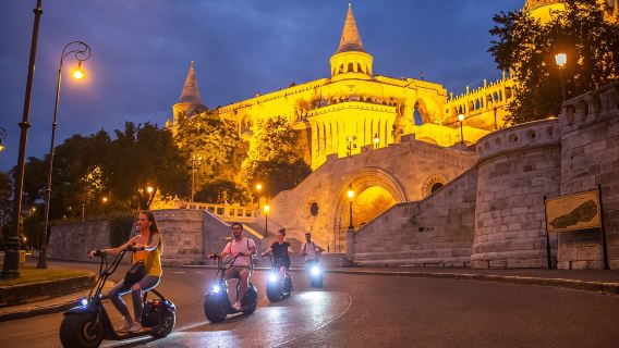 Budapest: Recorrido nocturno en patinete eléctrico por el Castillo de Buda