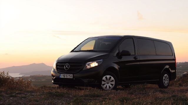 Privater Direkttransfer vom Flughafen Santorin zu allen Zielen