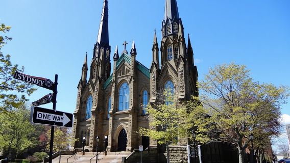 Charlottetown Small Group Walking Tour With Province House