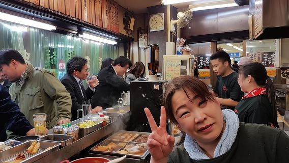Osaka After Dark: Recorrido gastronómico nocturno para grupos pequeños (máximo 6 personas)