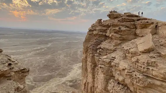 Edge of the World with 4x4 vehicle, camels, Dinner and stargazing