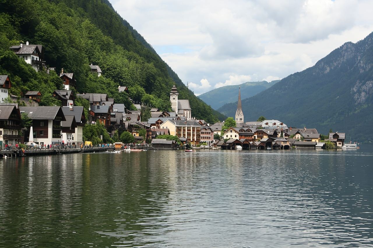Vienna: Hallstatt, Salzburg, Melk, Alps & Lakes Day Trip
