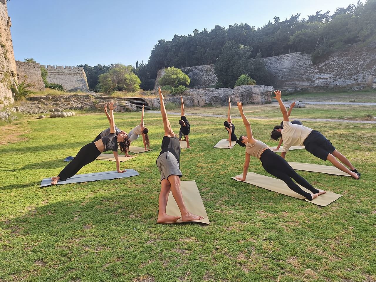 Rhodos-Stadt: Outdoor-Yoga im Grand Masters Garden