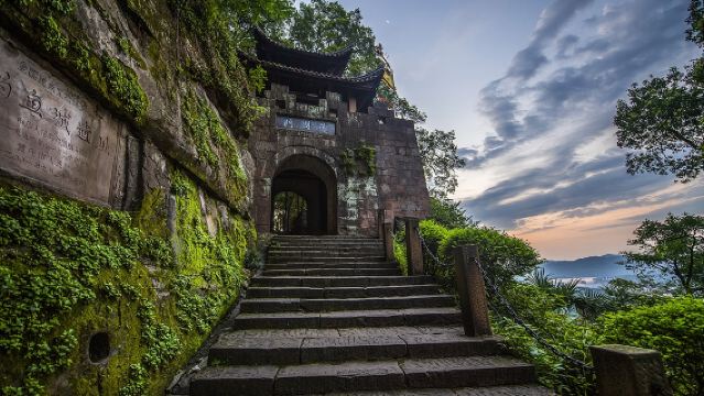 Excursión de un día a la Ciudad de Diaoyu en Chongqing Hechuan: Crucero por los Tres Ríos|Calle Antigua Wenfeng|Tour privado con guía nativo