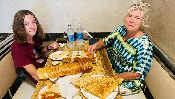 Mumbai: Evening Street Food Tasting & Cultural Market Tour