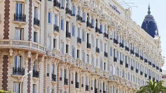 Cannes: Beyond the Red Carpet Walking Tour with Food & Wine