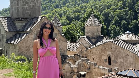 Ereván: Excursión de un día al lago Sevan, Dilijan y una fábrica de vino y brandy