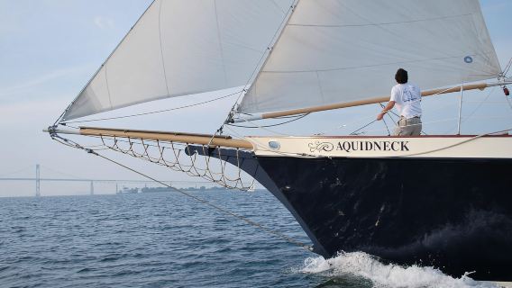 Newport: Navegación de un día por la bahía de Narragansett a bordo del Aquidneck