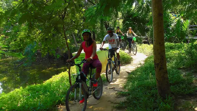 曼谷：綠洲導覽自行車遊（含乘船遊覽）