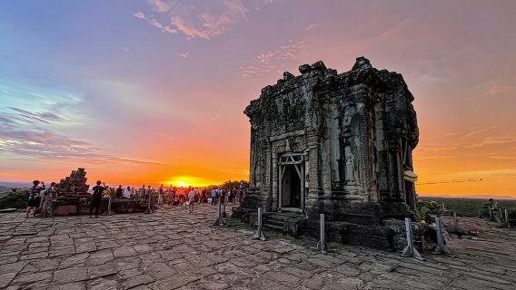 Lawatan Kumpulan Kecil Angkor Wat dan Matahari Terbenam dengan Makan Tengahari Termasuk