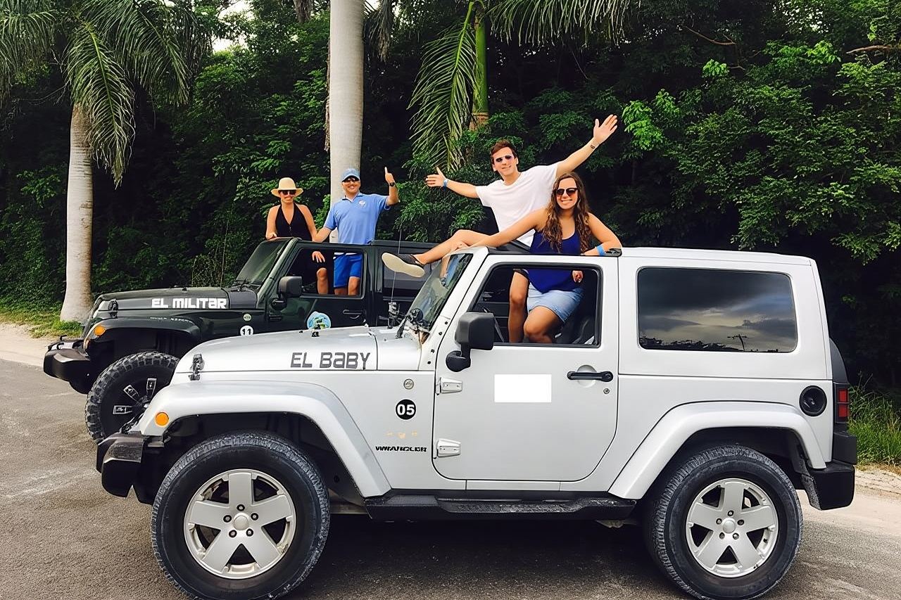 Tour privato in jeep a Cozumel con esperienza di snorkeling e pranzo