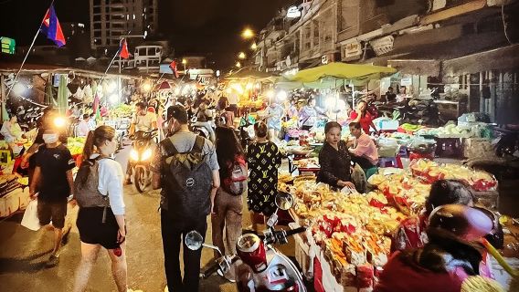 Ultimate Phnom Penh Food Tour by Tuk Tuk: 20 Tastings and Drinks