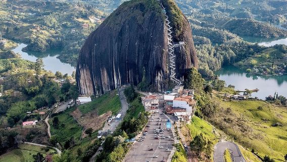 Guatapé-Ganztagestour – Piedra del Peñol mit Mahlzeiten und Bootstour