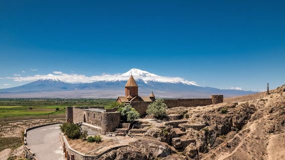 Lawatan Sehari ke Khor Virap, Noravank, Gua Areni, Merasa Wain