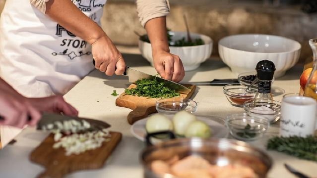 Мастер-класс по традиционной кулинарии в сельской местности Дубровника.