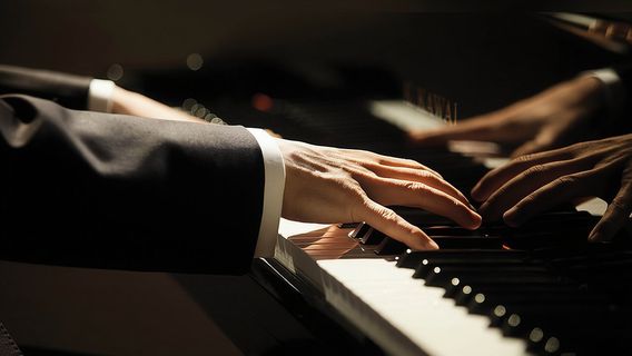 Daily live piano Chopin's concerts at 6:30 pm in the Warsaw