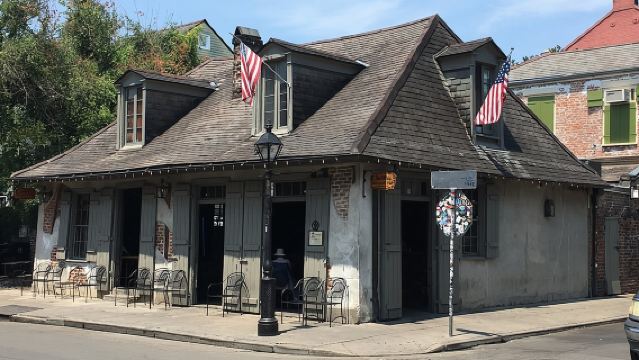 Adults Only Haunted Pub Crawl in New Orleans